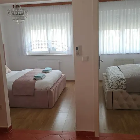 Апартаменти Muric 1 *